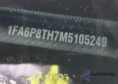 2021 Ford Mustang Ecoboost Premium Fastback z USA, uszkodzony, nr VIN 1FA6P8TH7M5105249